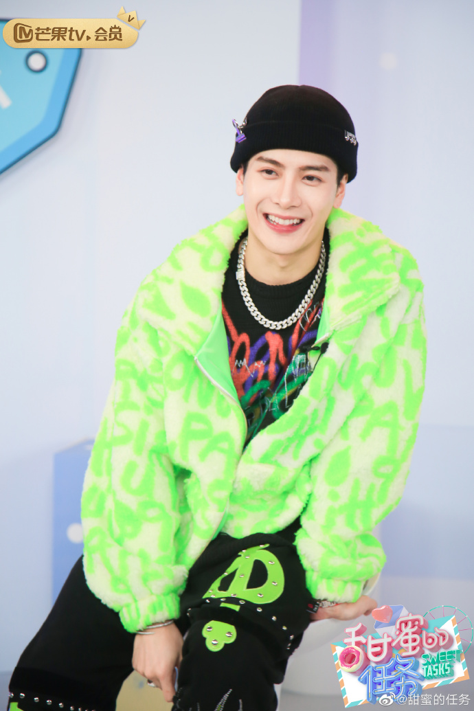 《甜蜜的任务》公开王嘉尔预告照 乖巧中透露着甜美的治愈笑容!