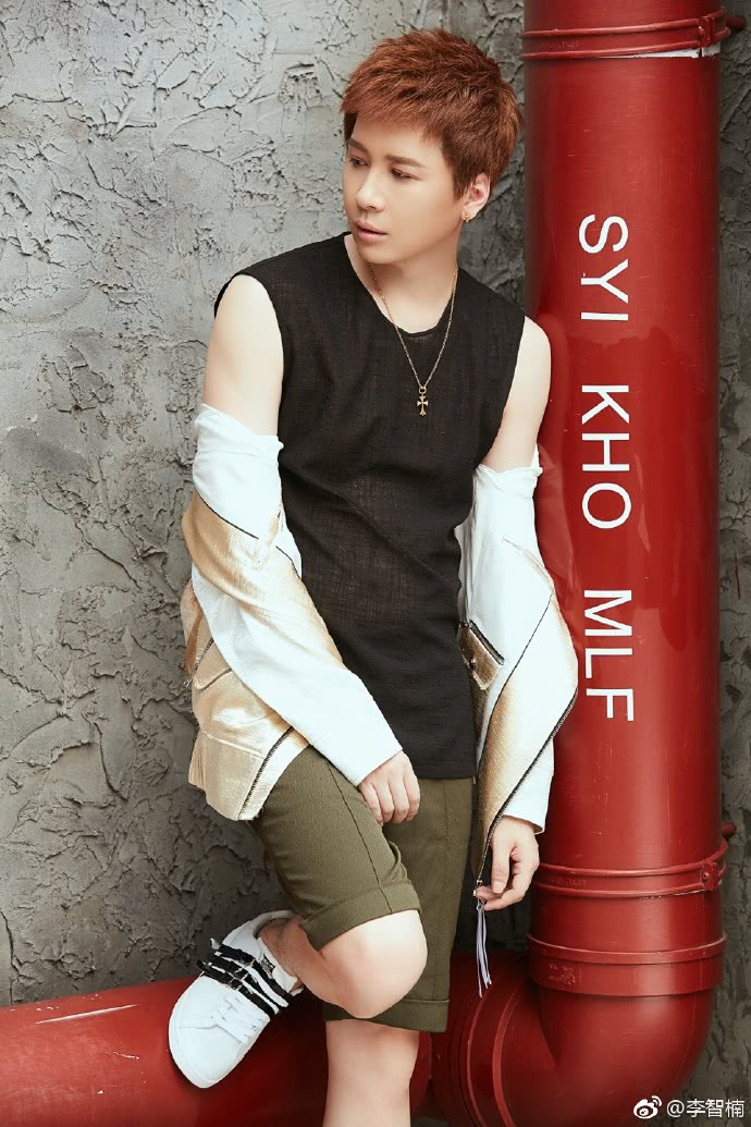 石延枫,青春校园励志偶像剧《十八岁的天空》中主角名字,由李智楠饰演