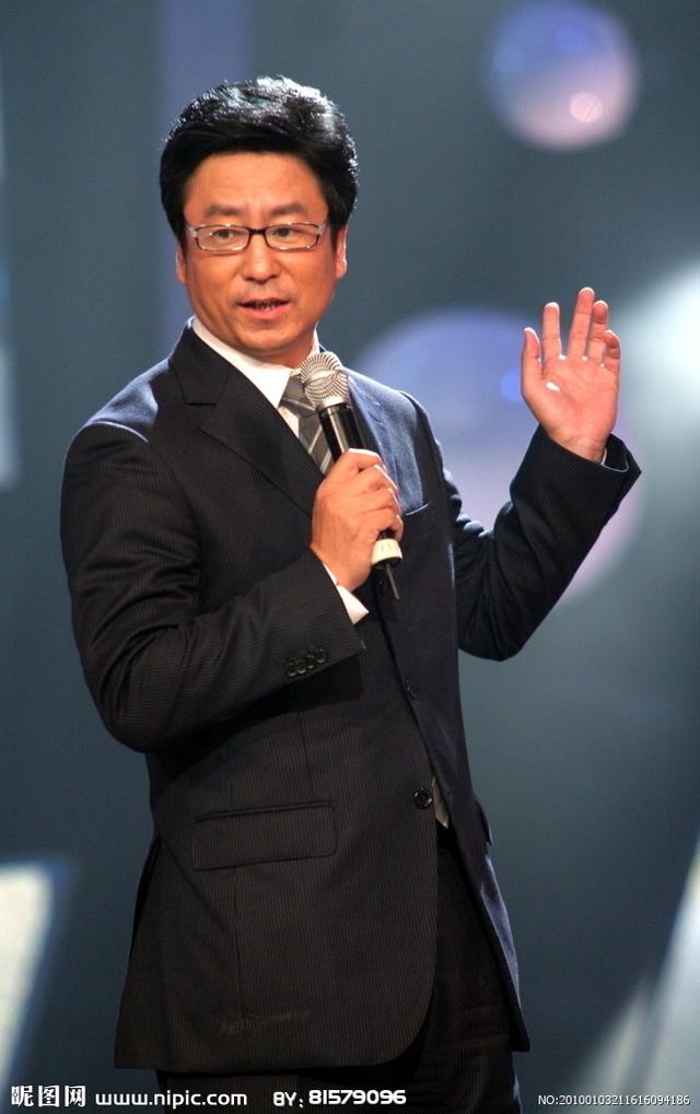 白岩松言论遭董路怒怼;白岩松担忧国足 网友评论亮了