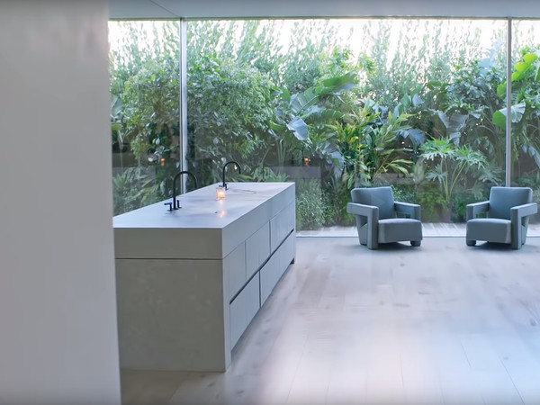 金卡戴珊豪宅内部曝光 网友惊呆洗手池竟是平的