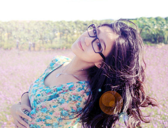 单竞缇微博秀女儿英语水平,曾是陈一冰翻译,今嫁他5年生活美满