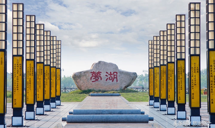 抚州梦湖景区是江西省抚州市市区一休闲娱乐湖泊大型公园,梦湖是2007