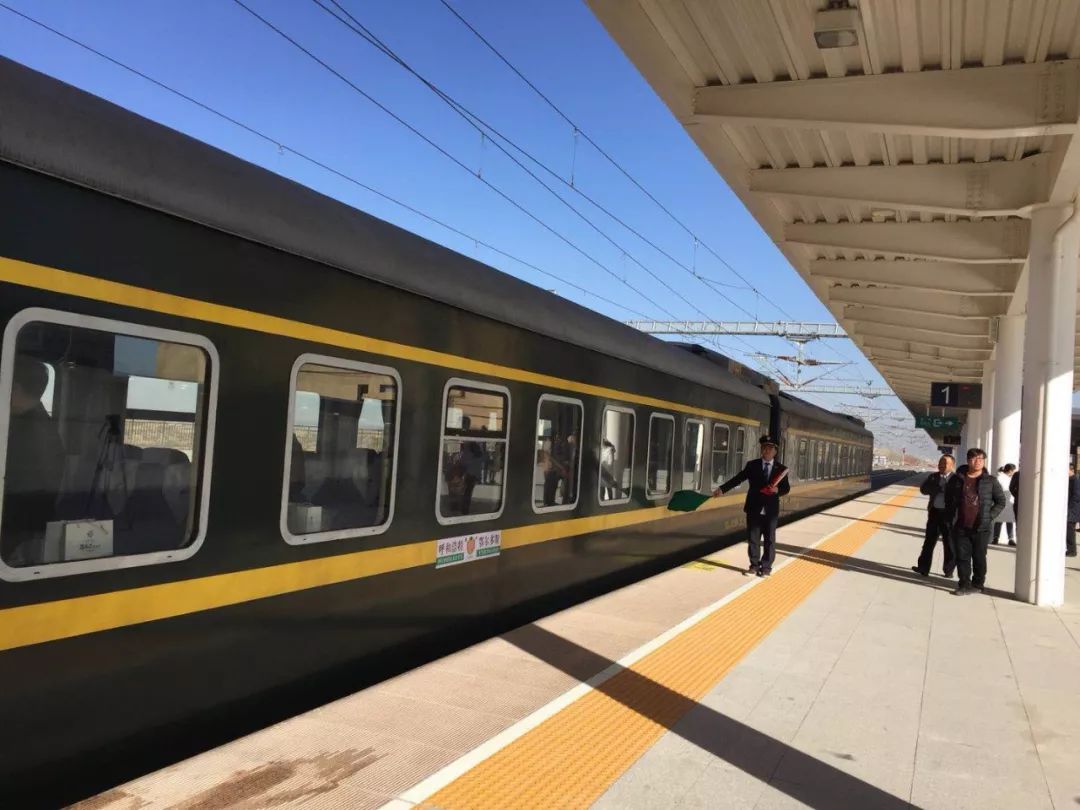 鄂尔多斯不简单!又双叕连续2天被《新华每日电讯》整版关注!