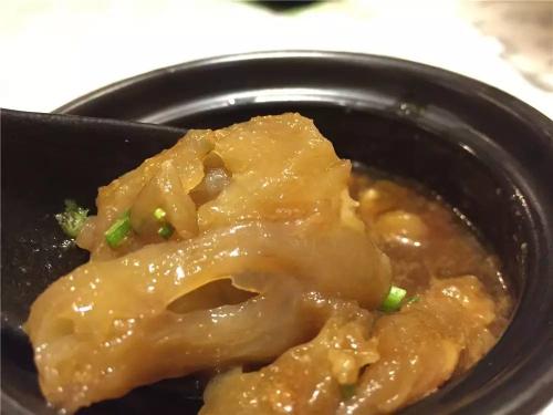 清炖牛筋汤不会做?牢记这两步,牛筋口感劲道,汤汁浓香