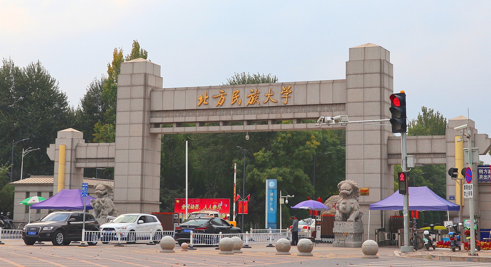 银川北方民族大学,把校园当公园逛,少数民族美女目不暇接