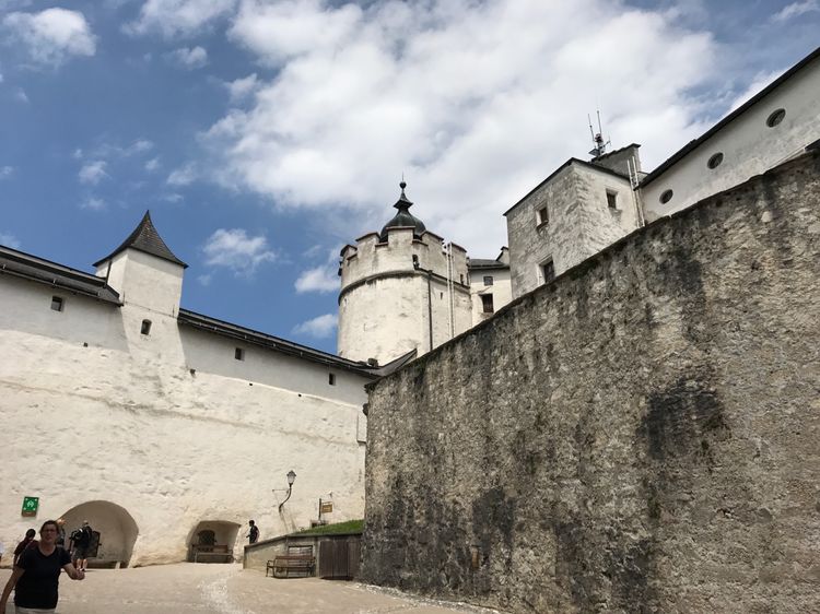 私藏在欧洲不得不去的3处古堡宫殿,秀丽风光环绕,令人向往!