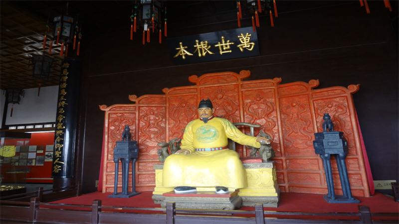 朱元璋衣衫不整去"算命,只因一字先生高喊万岁!