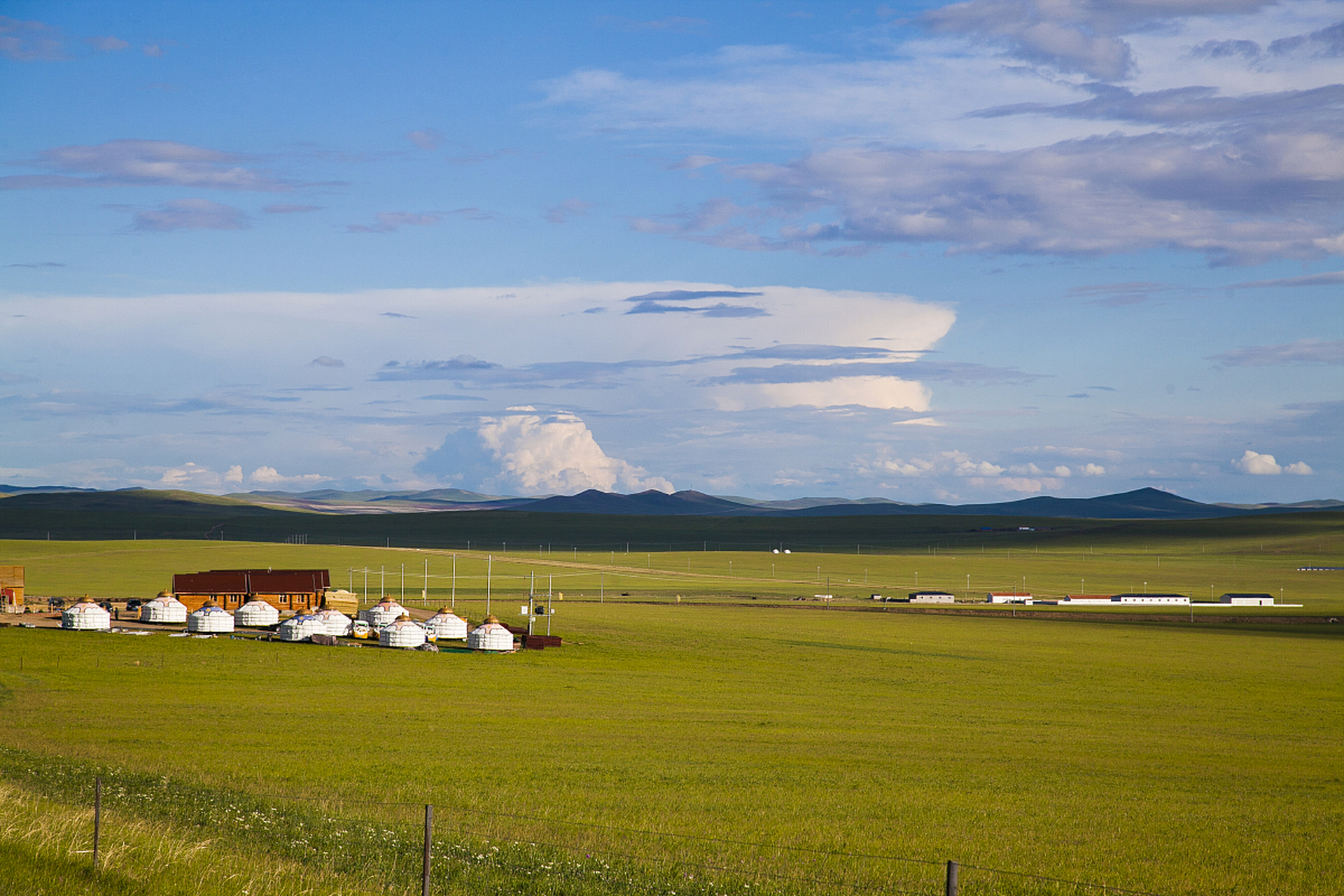 太仆寺旗是内蒙古锡林郭勒盟的一个旗县,曾是蒙古族察哈尔部落的发祥