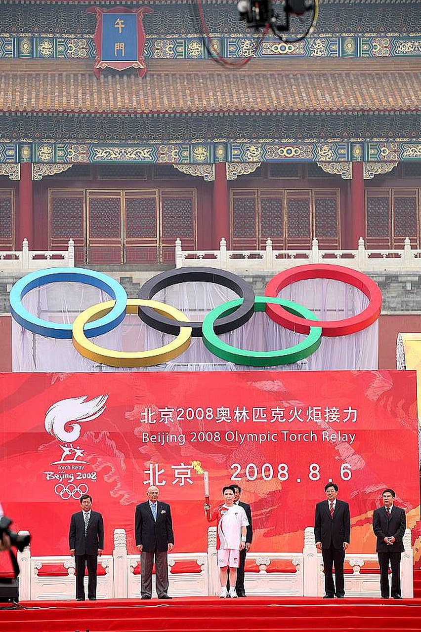 2008年北京奥运会,2008年8月8日晚上8时整在中国首都北京开幕.