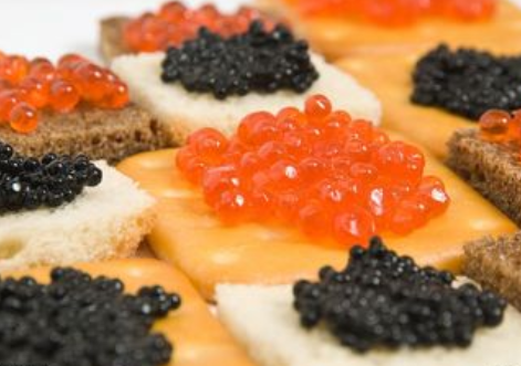 serendipity冰淇淋,盛放冰淇淋的的容器是一个富丽堂皇的金碗.