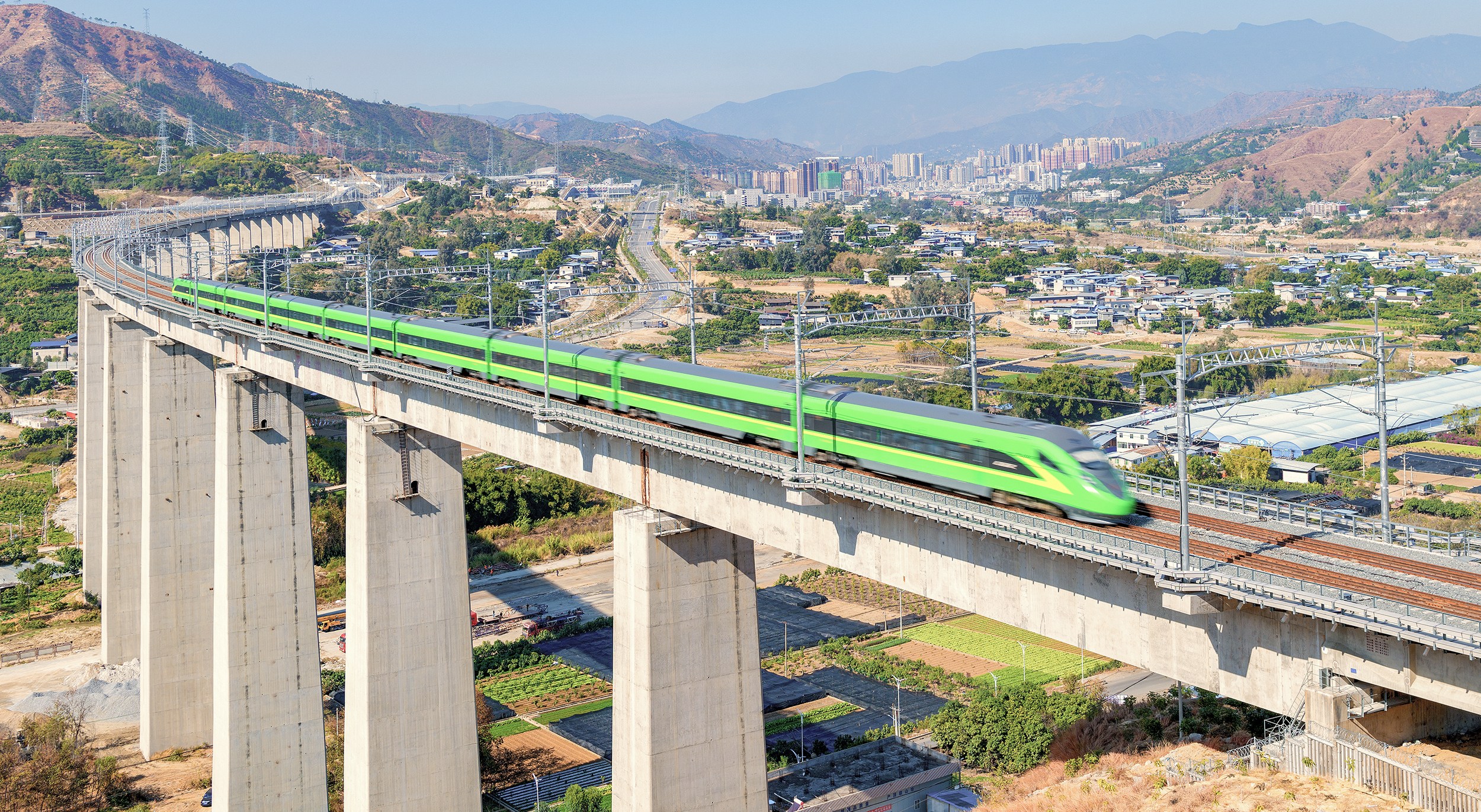 成昆铁路复线攀枝花至昆明首次开行复兴号动车组