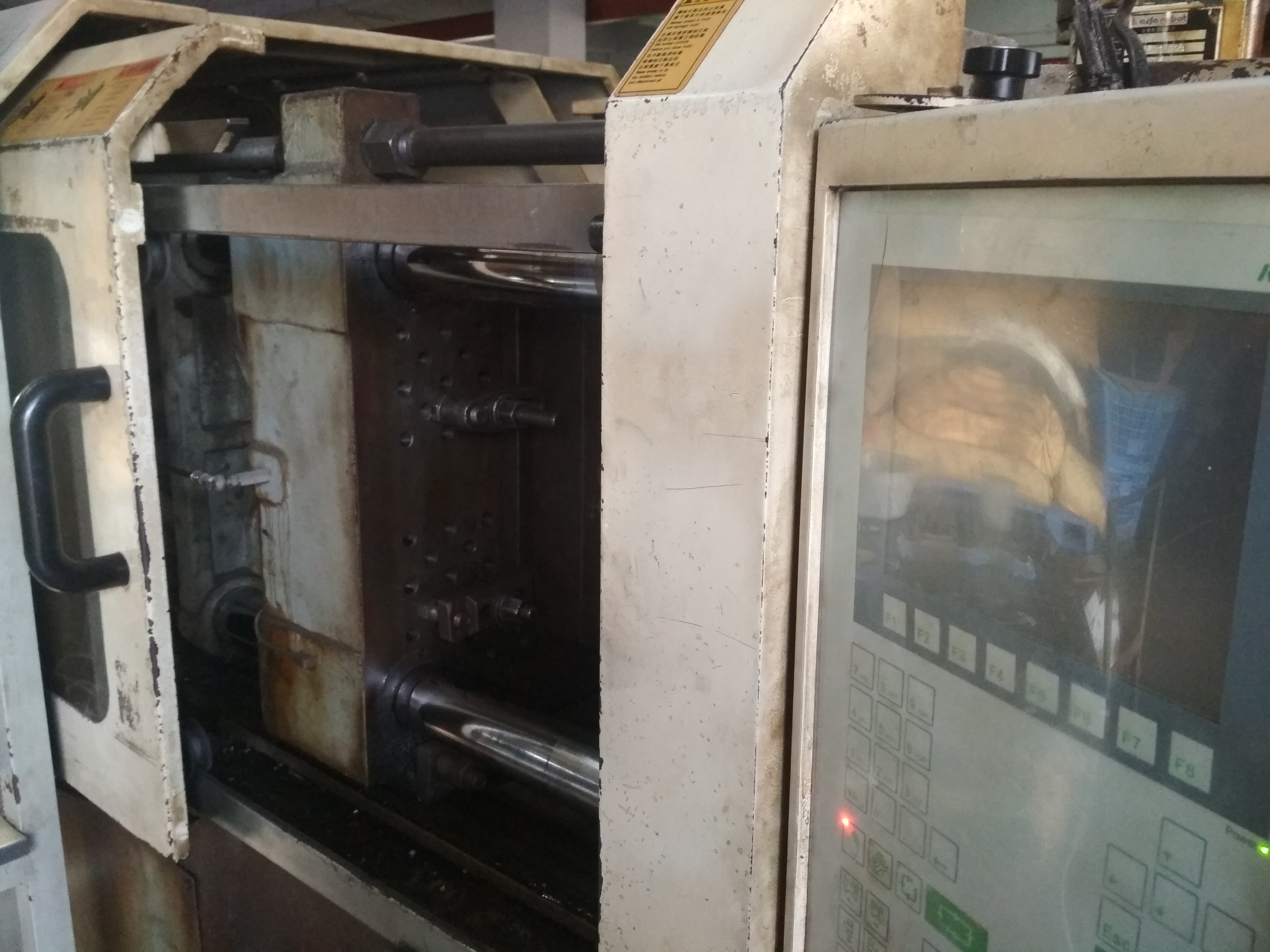 注塑机维修师必备技能之注塑机锁模部分的拉力调整