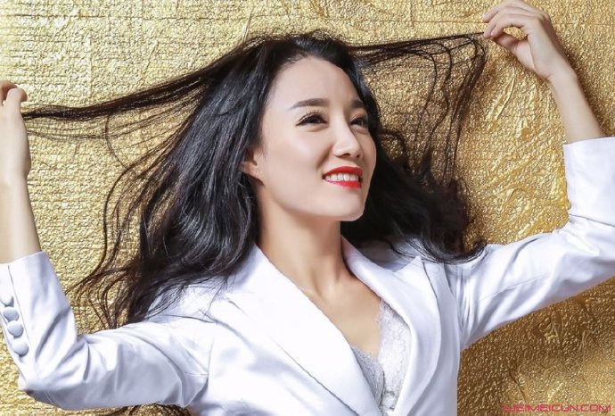 本来就是赵本山的徒弟!但是后来怎么混到了yy上?