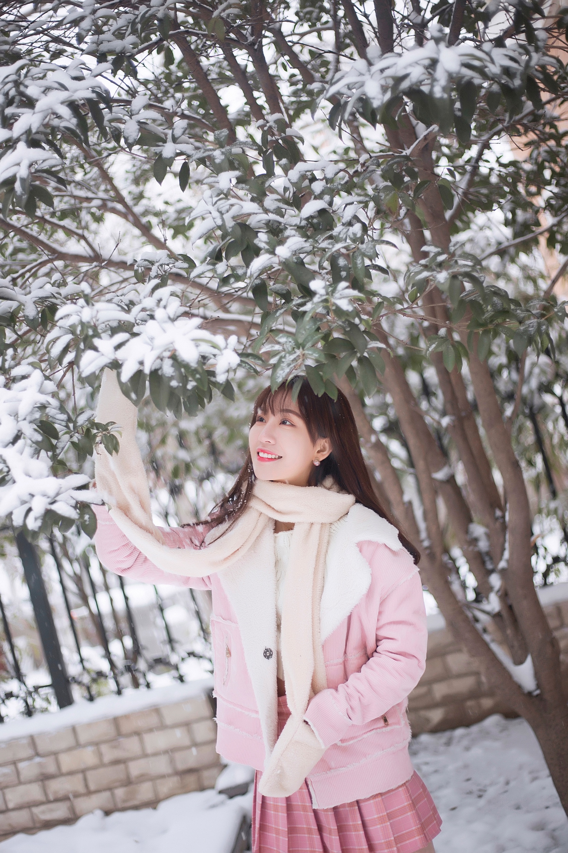 玩雪才是冬天该有的样子,带上美女去雪地里撒欢