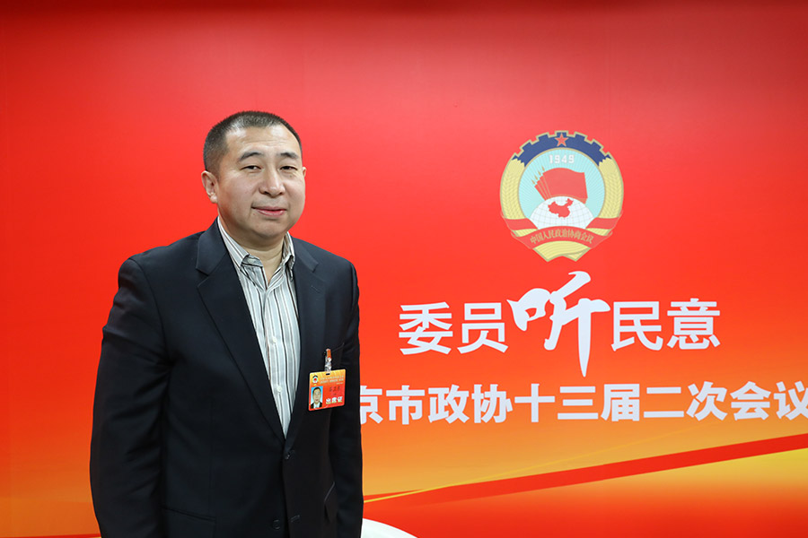 北京市政协委员石卫东做客千龙网两会访谈间