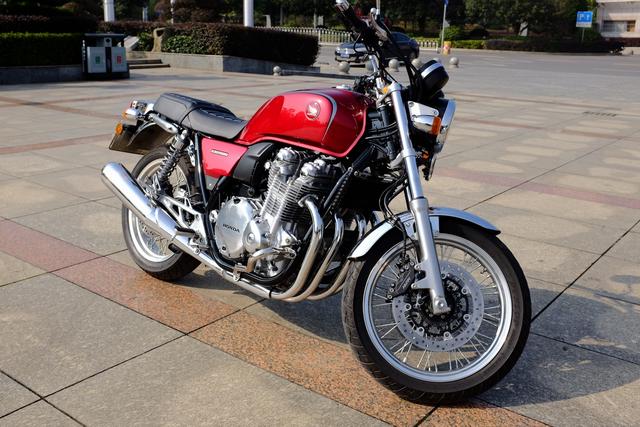 韶山驚現一臺大貿honda cb1100復古機車 身價18.5萬元,值不值?