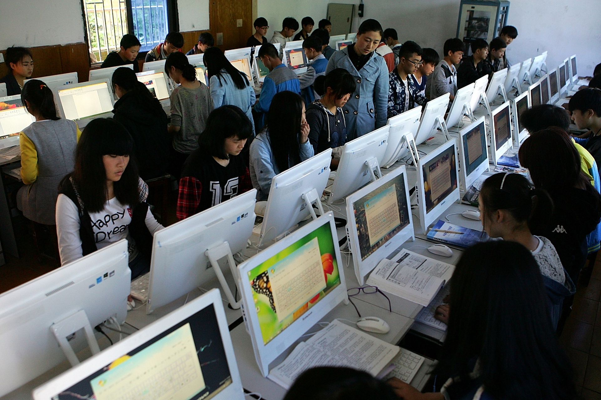 计算机基础课程是学习计算机应用专业的基础课程,以下是一些常见的