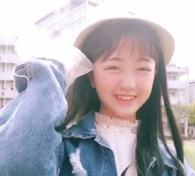 曾经有网友拍到李宏毅去贵州看望梁小友的照片,也有网友说,梁小友被