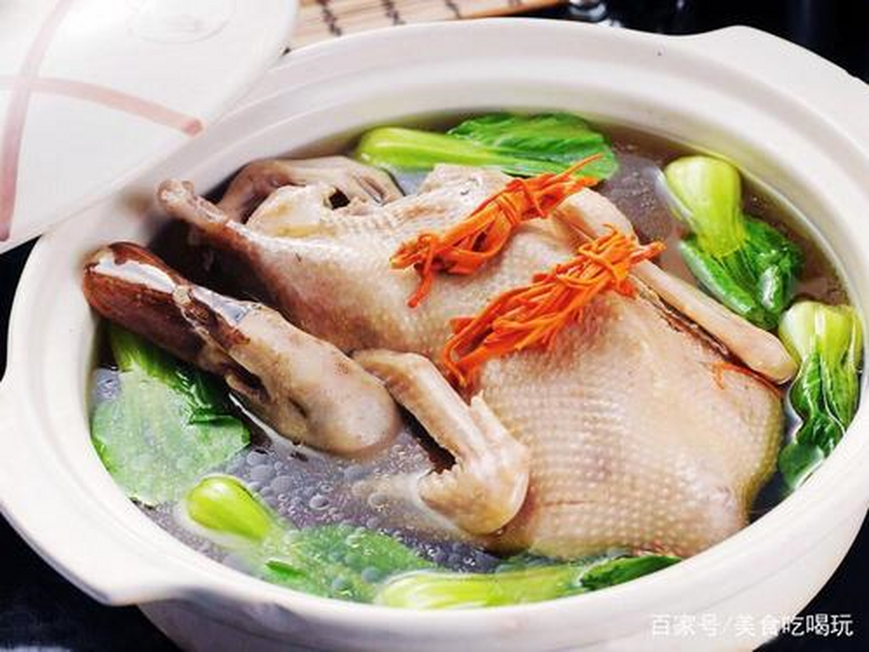 鞍山清蒸全鸭,是一道当地的特色菜.