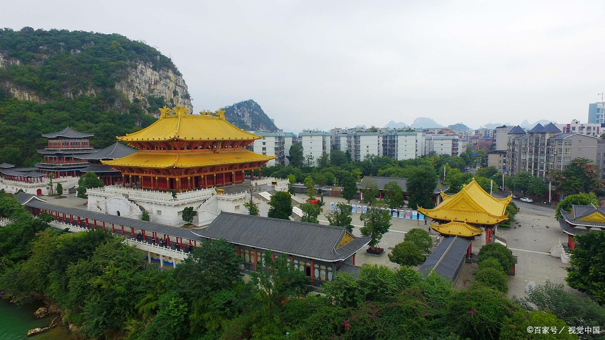 桂林独秀峰王城景区,位于桂林市中心,是桂林山水的代表之一.