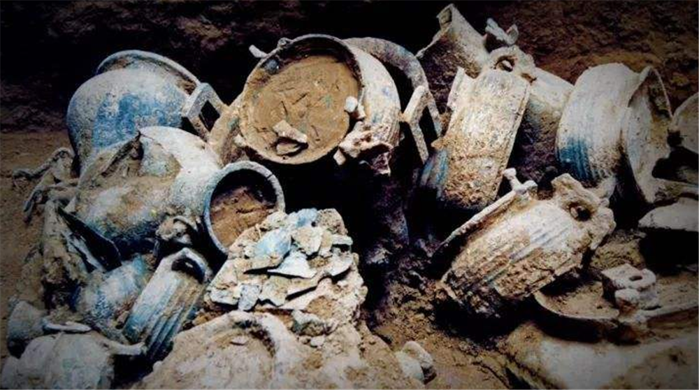 河南发现4万平米西周墓,墓主是周天子亲戚,考古队挖出上万珍宝