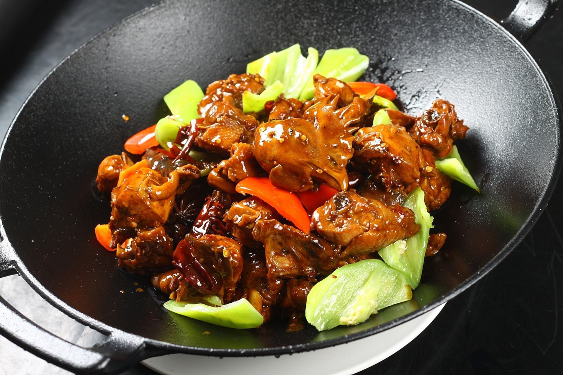 准备食材:选择新鲜,优质的食材,并根据菜谱或个人