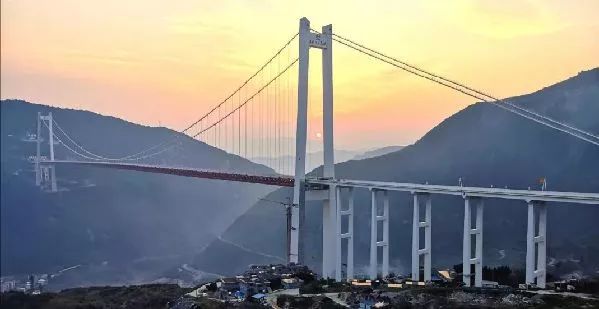 互相转告,赤水河红军大桥上不允许停车观光拍照!