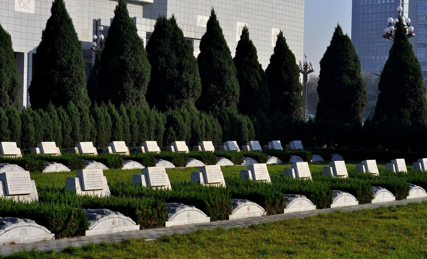 我国将统一建立军人公墓,提升军人荣誉感,建市区好还是郊区好?