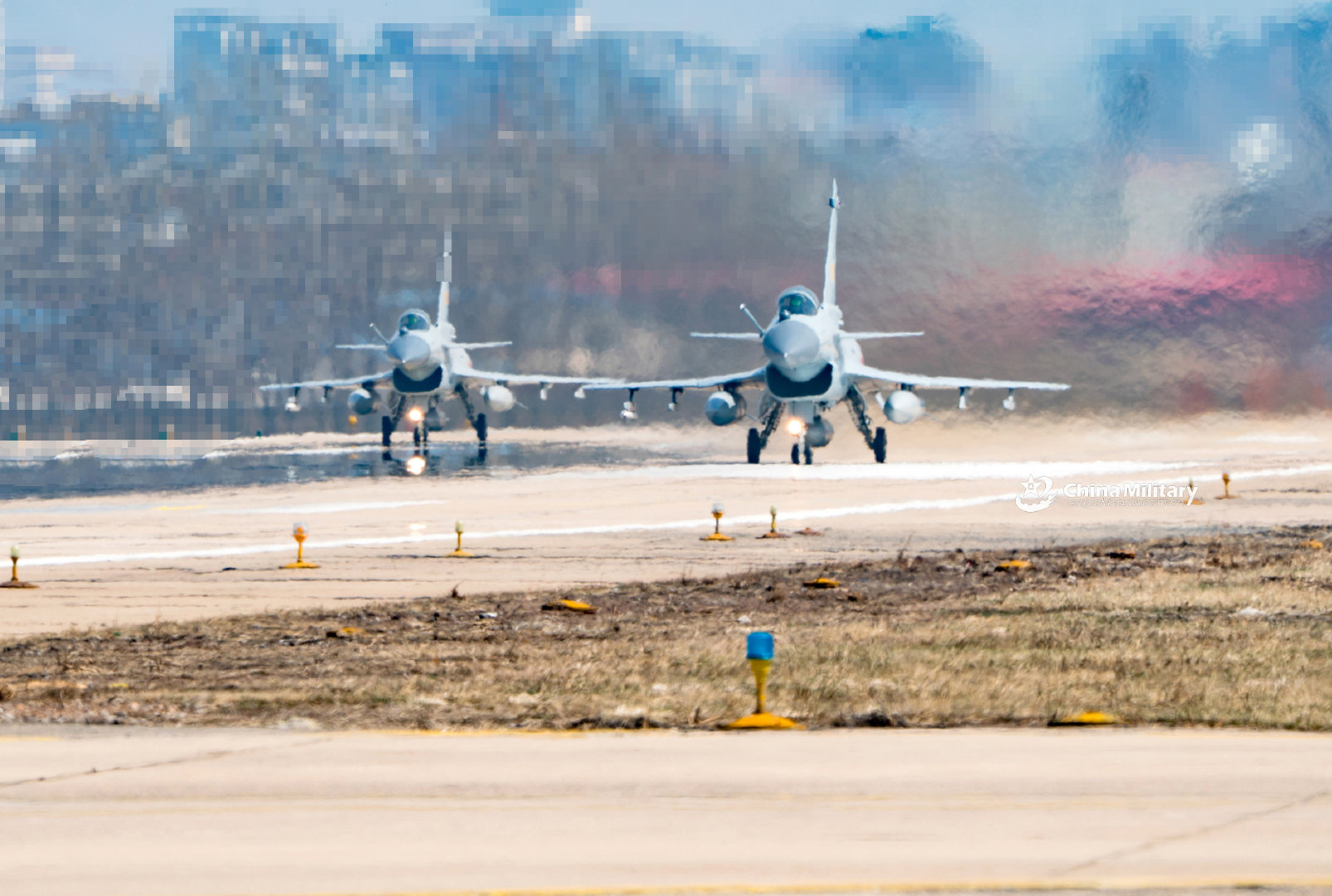 中国空军歼10b战机训练展示恐怖挂载能力