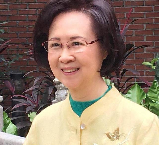 师生恋意外怀孕,想打胎却发现双胞胎,家喻户晓的女儿差点被打掉