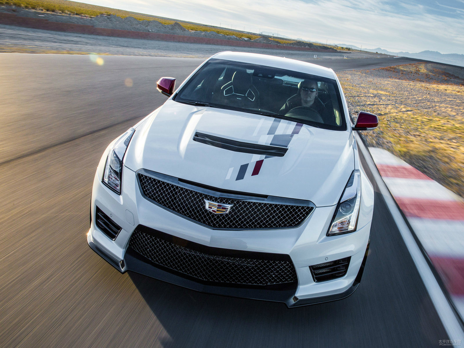 外观时尚,线条流畅,整体造型沉稳优雅.