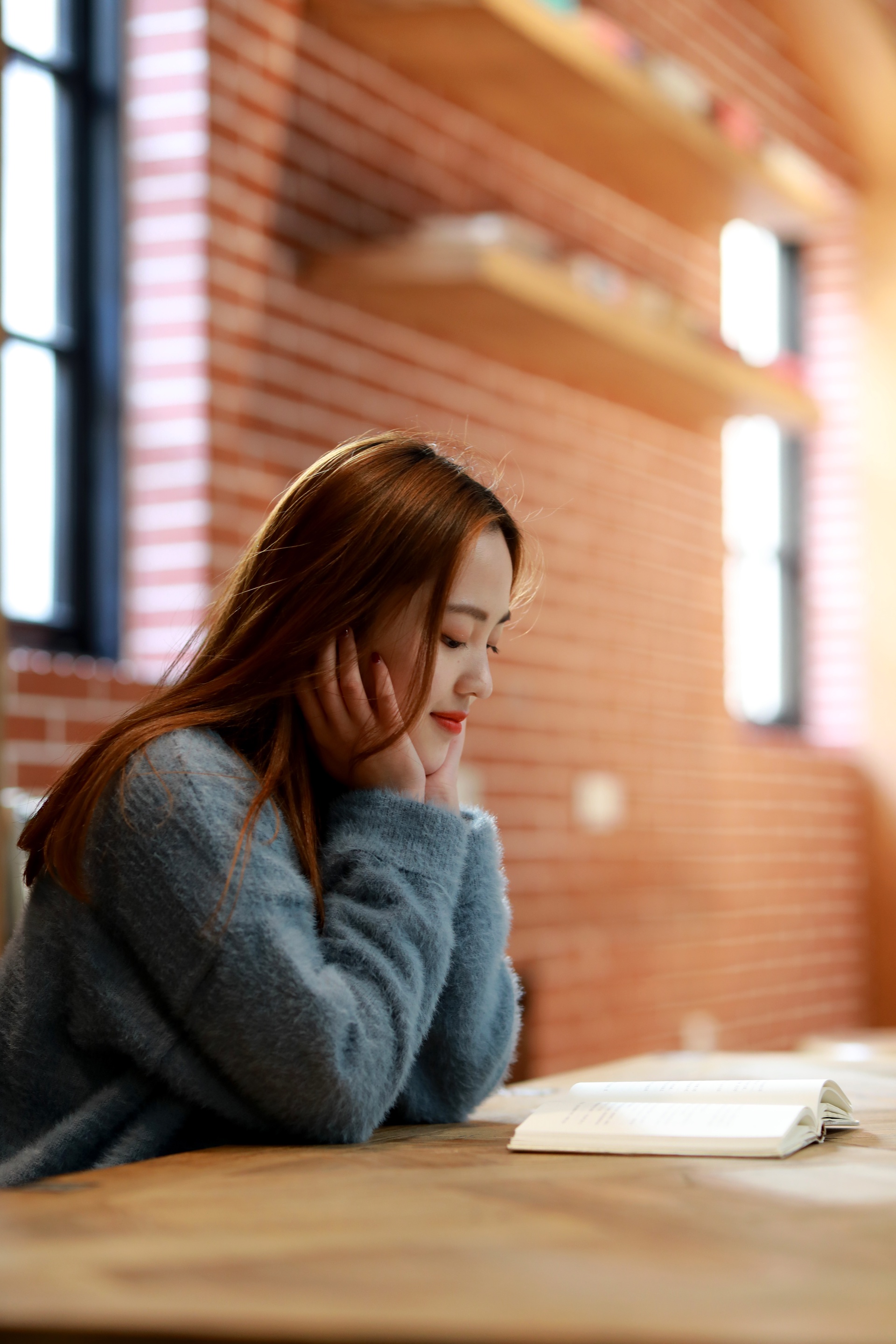 年轻人多读书,女孩子要稳重少浮躁