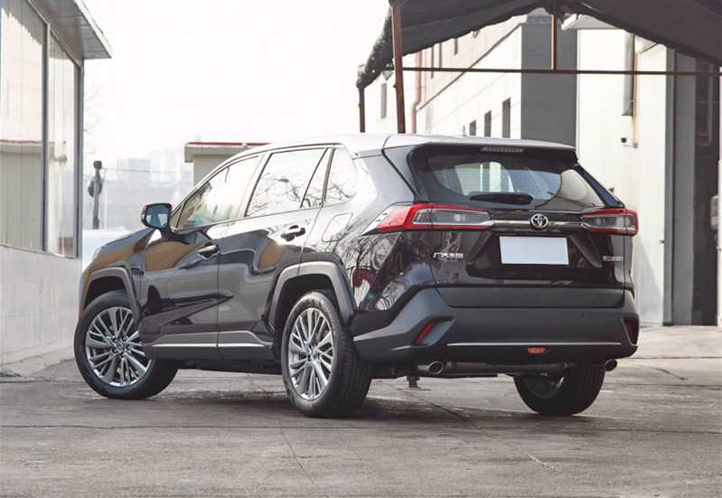 再等等!丰田"西装暴徒"预售仅17万,丐版177马力油耗3毛5!