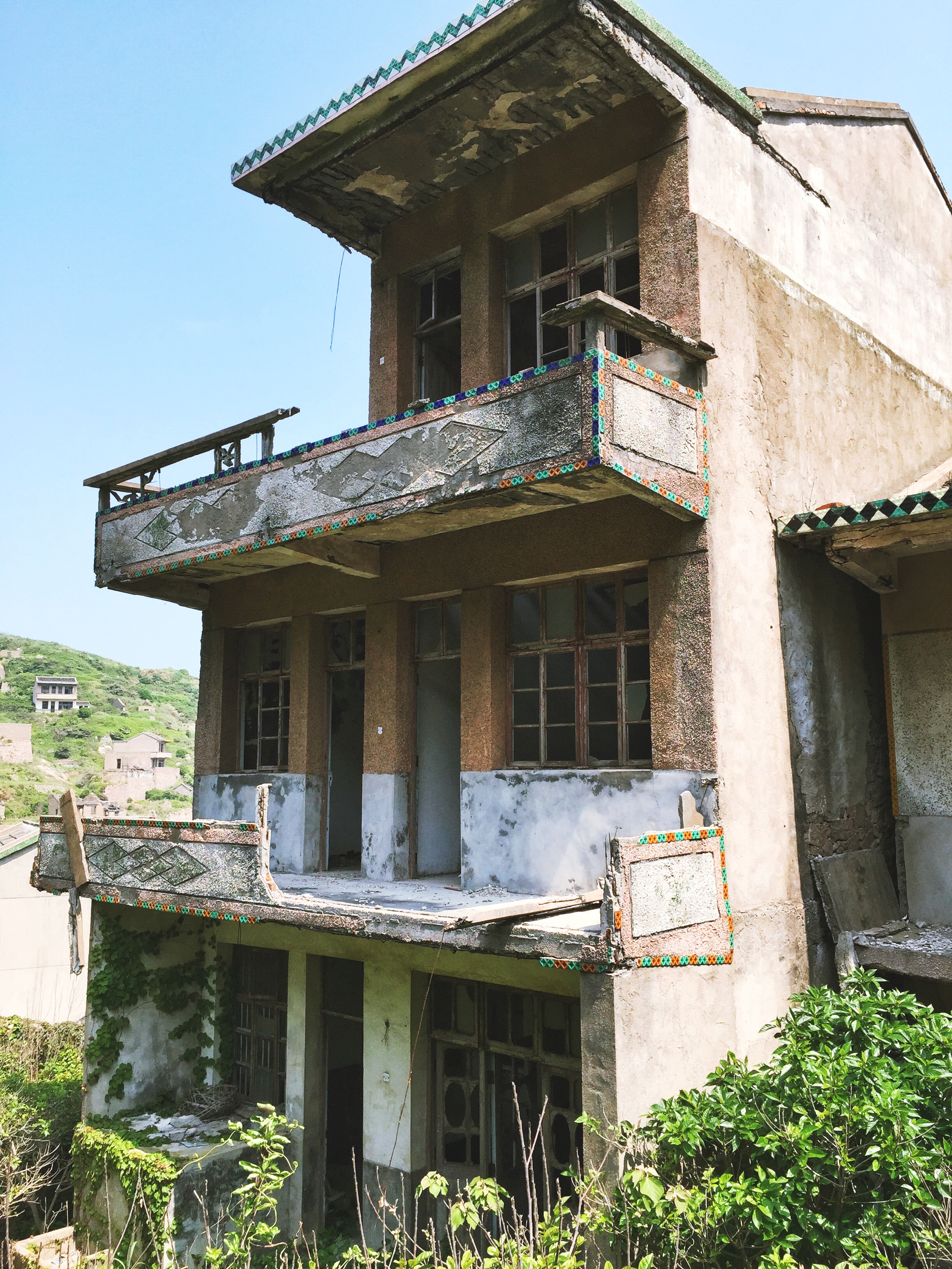 被废弃了十余年的无人小渔村,如今却引来无数游人花钱来拍照