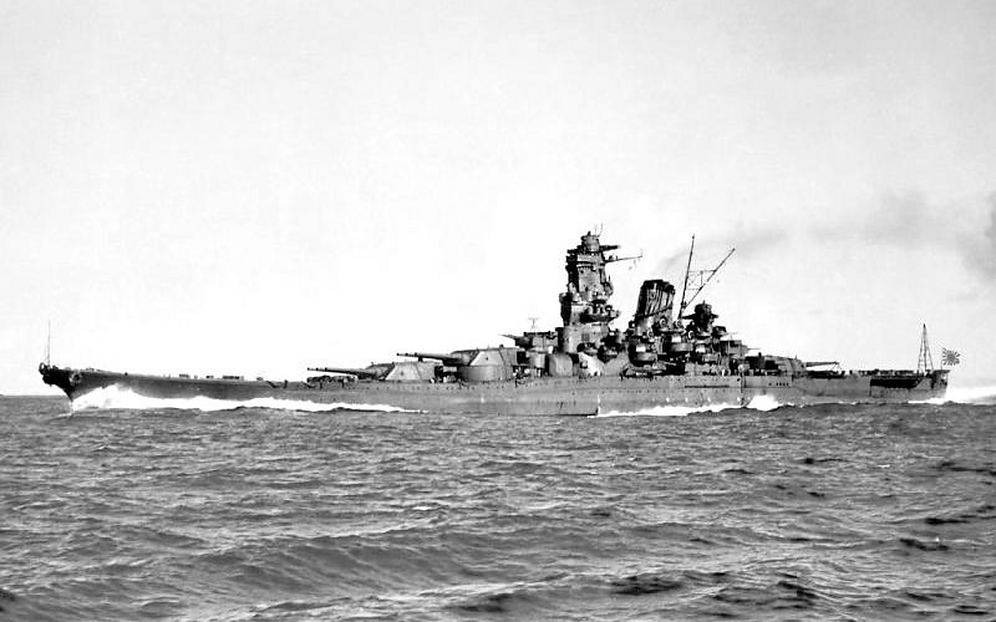 1945年日本海军的大和号战列舰在执行"天一号作战"命令,秘密前往冲绳