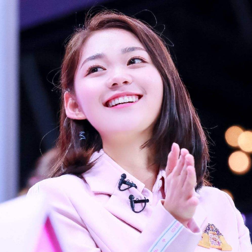 段奥娟,2001年12月23日出生于四川省成都市,以练习生的身份参加腾讯