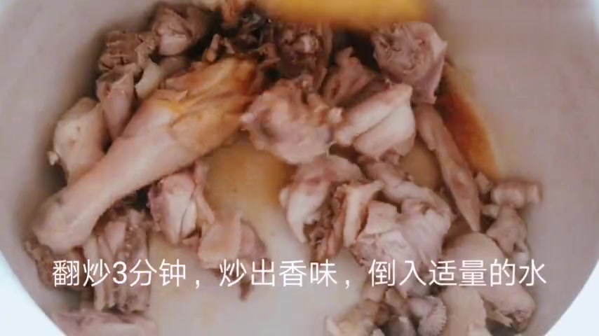 板栗炖鸡汤这样做,汤鲜肉嫩,营养又好喝