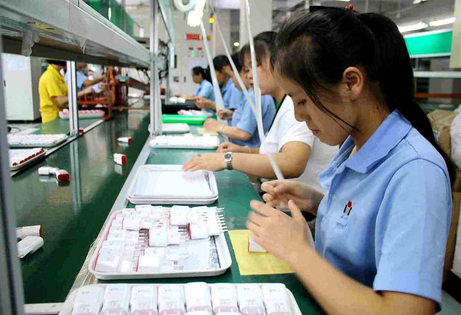 大学生暑假涌向工厂流水线# 厂里也乐意找暑假工,临时的,不用上杀保