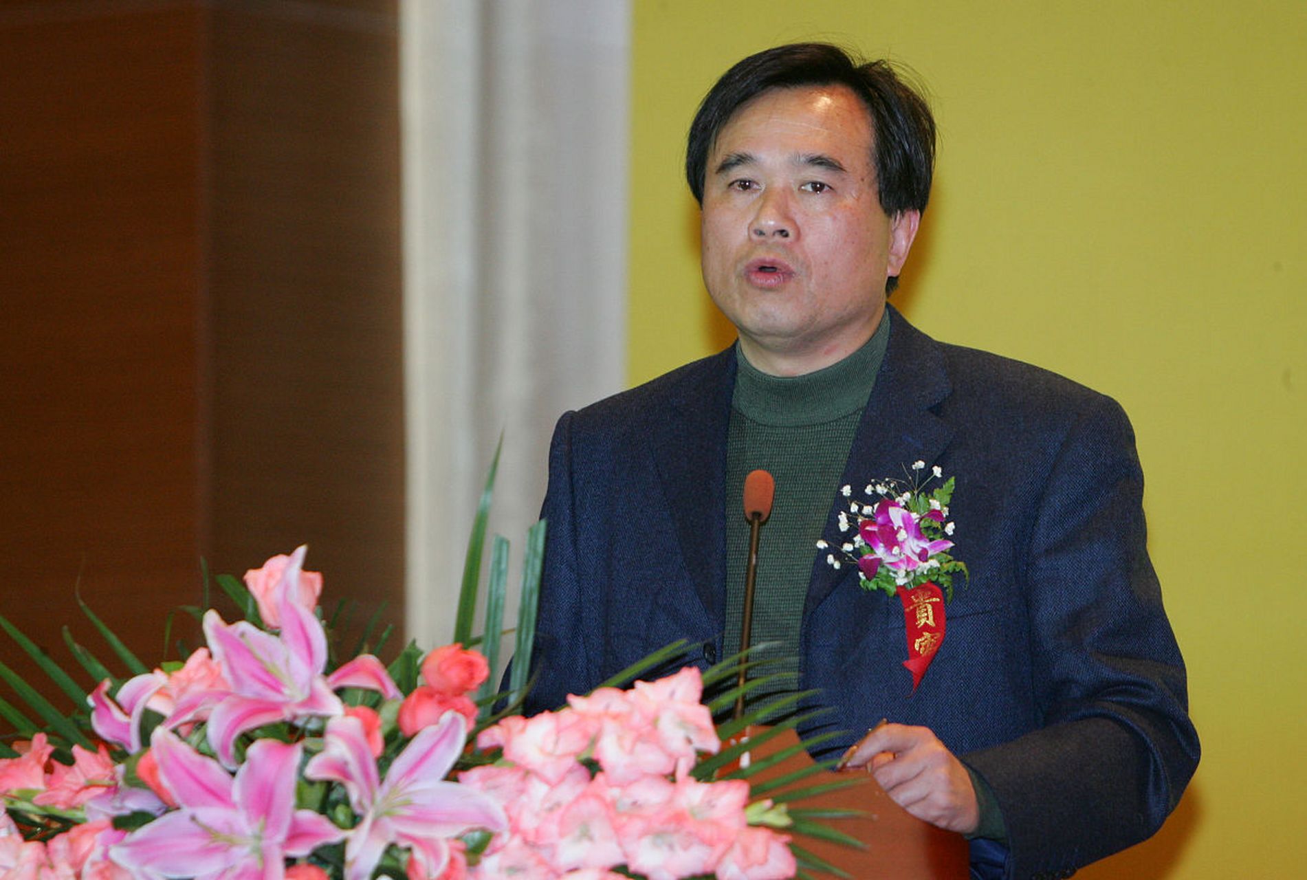 近日,恒大集团宣布赵长龙将接任董事长一职,引起了广泛关注.