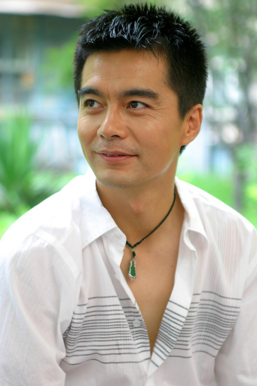 四十岁的男人很帅女人风光不再  又一部大叔电视剧