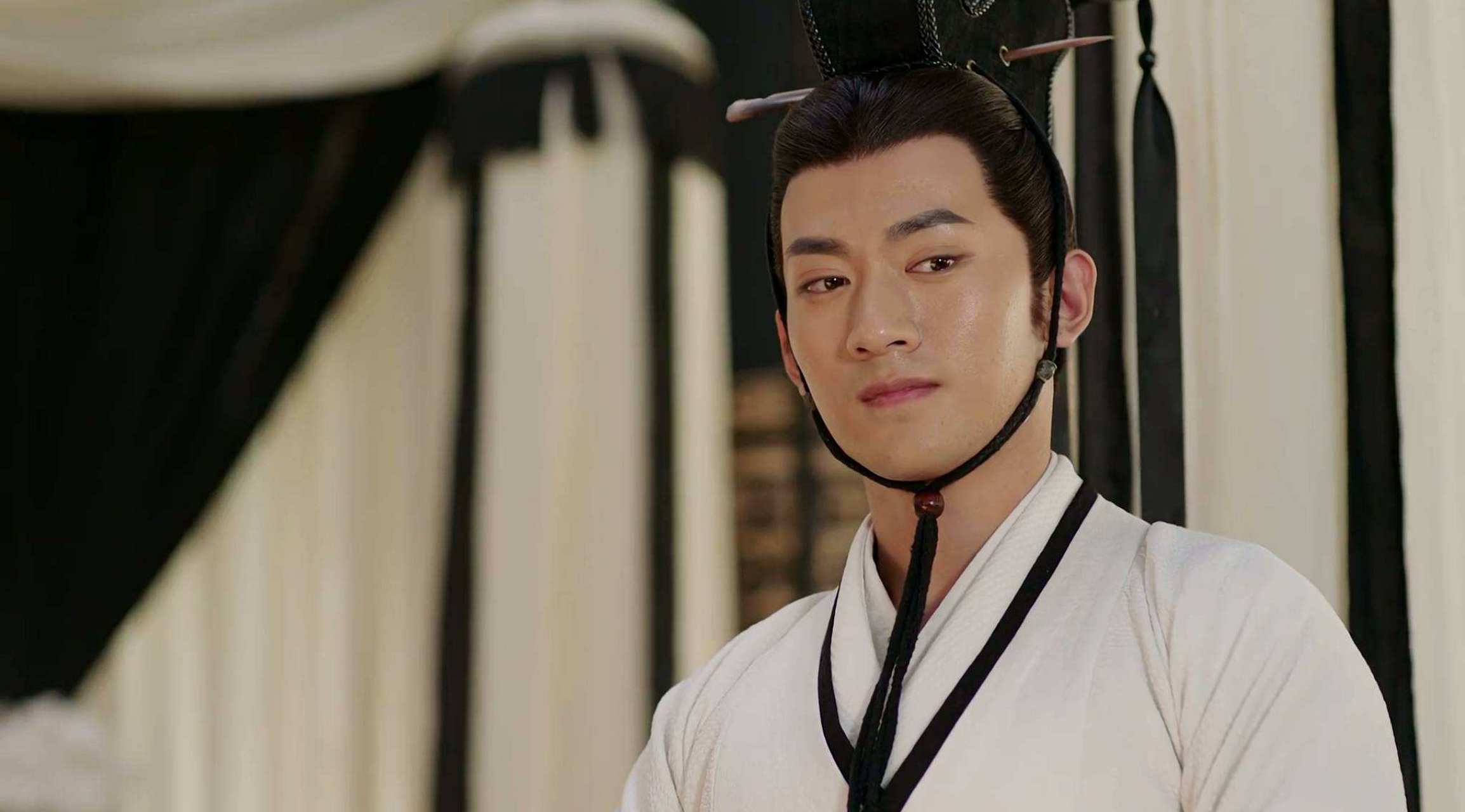 庙号是皇帝死后才起,用来描述这个皇帝,但曹丕的儿子曹睿还活着的时候