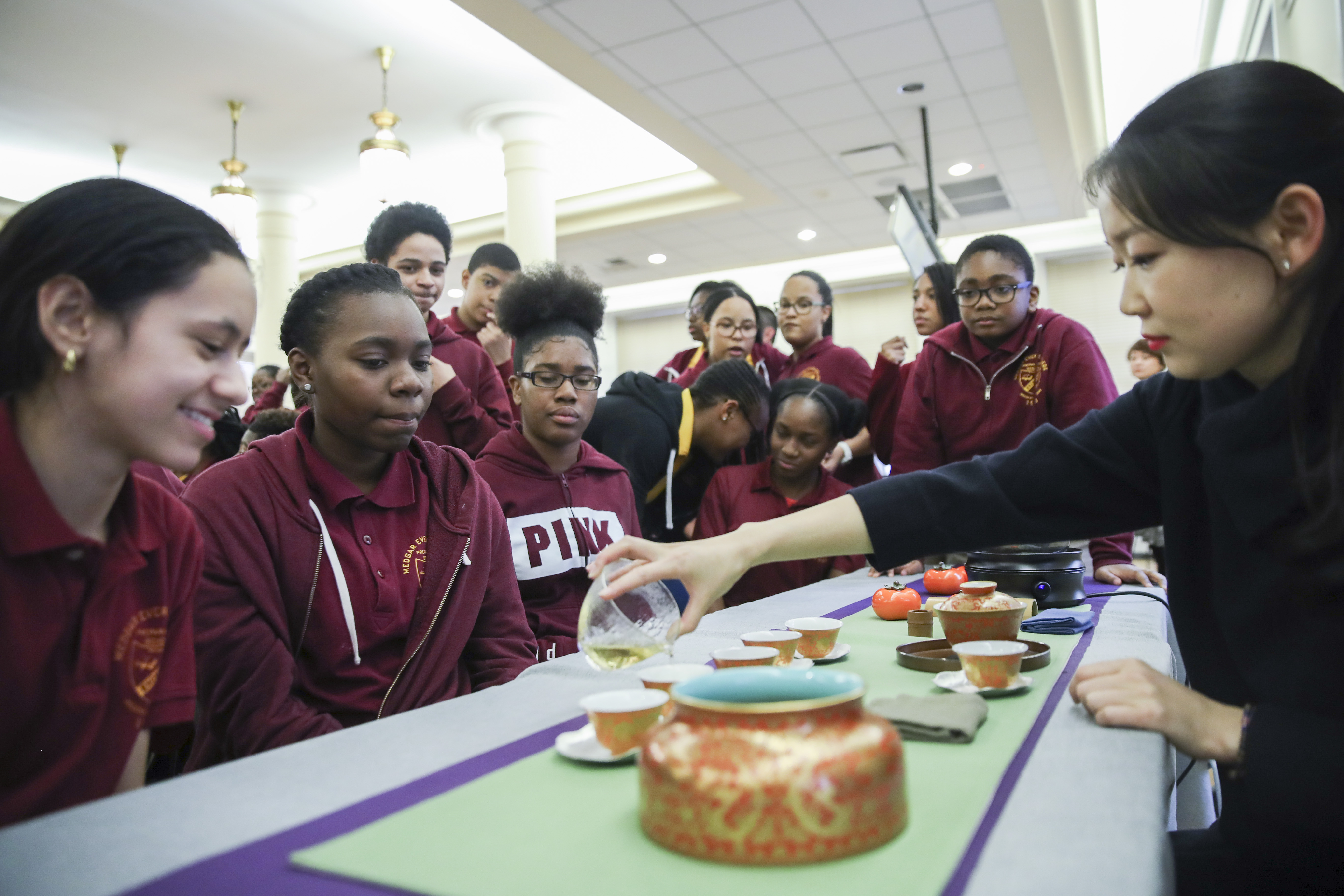 (国际)(1)中美学生在纽约交流中国传统文化