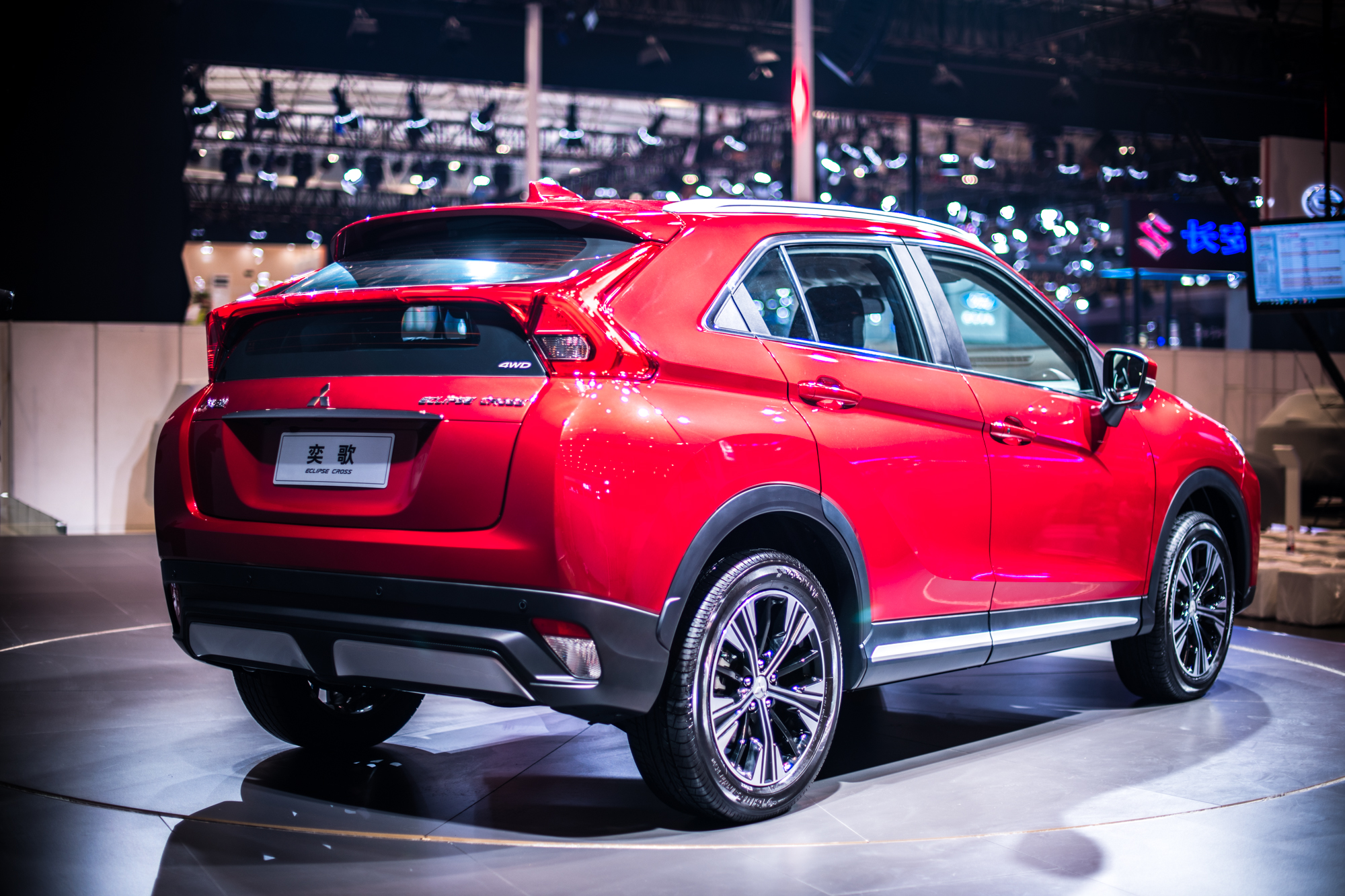 广汽三菱奕歌的内饰采用 "horizontal axis"设计理念.