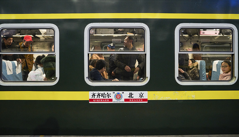 【特寫】他鄉與故鄉:一列開往東北的春運綠皮車