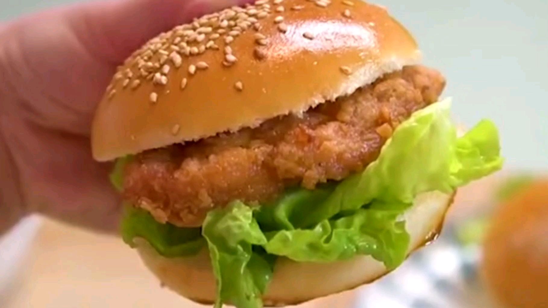 想吃汉堡不用去肯德基,自己在家做汉堡胚,自制鸡排,真香!