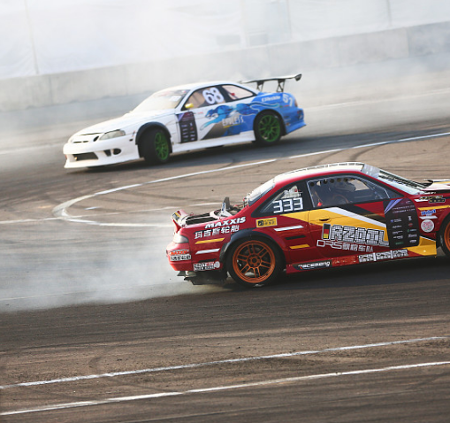 感受汽车极限漂移的魅力瞬间,惊险与技术并存