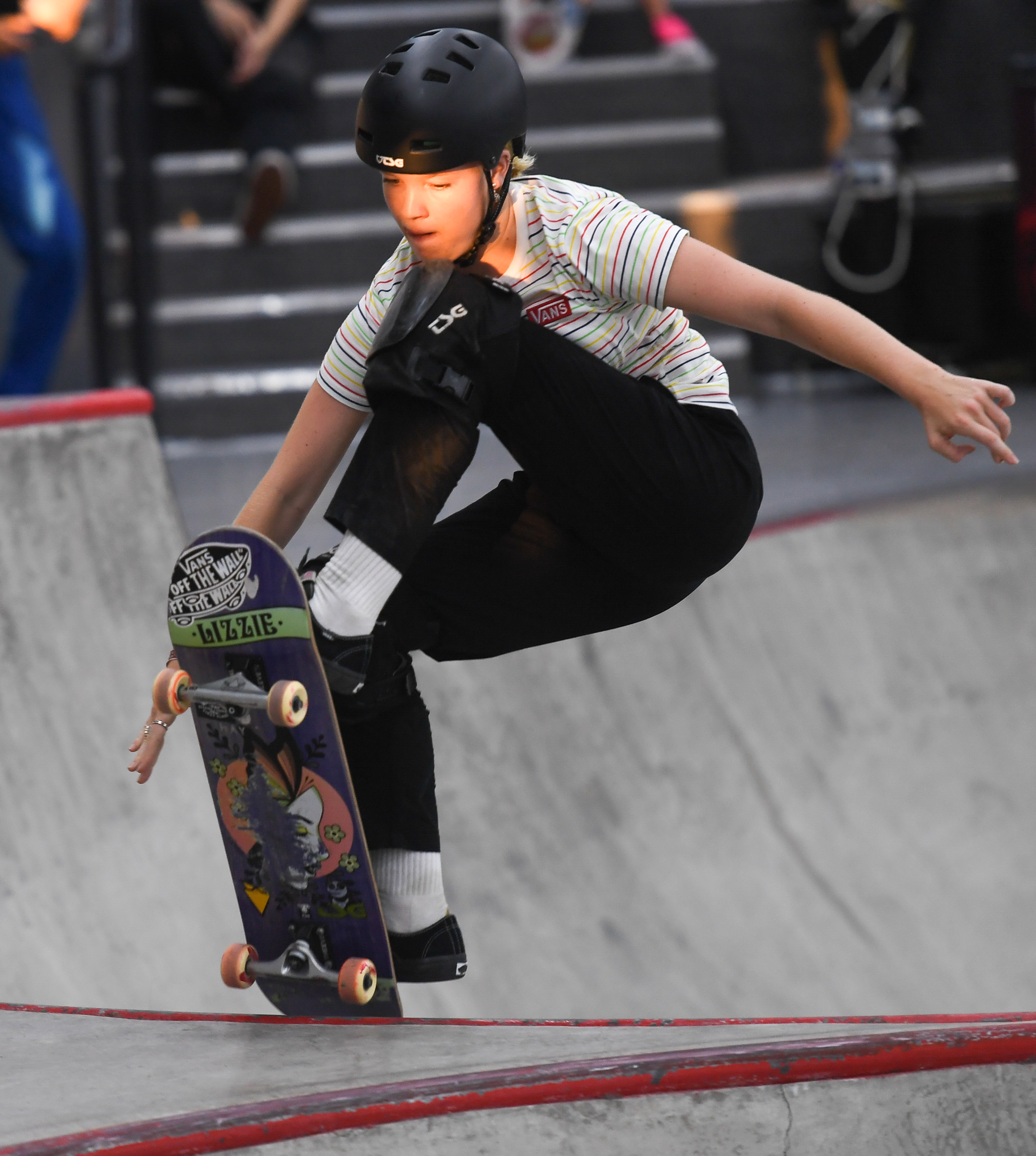 37分获得第六名.    当日,2019国际滑板公开赛女子决赛在江苏南京