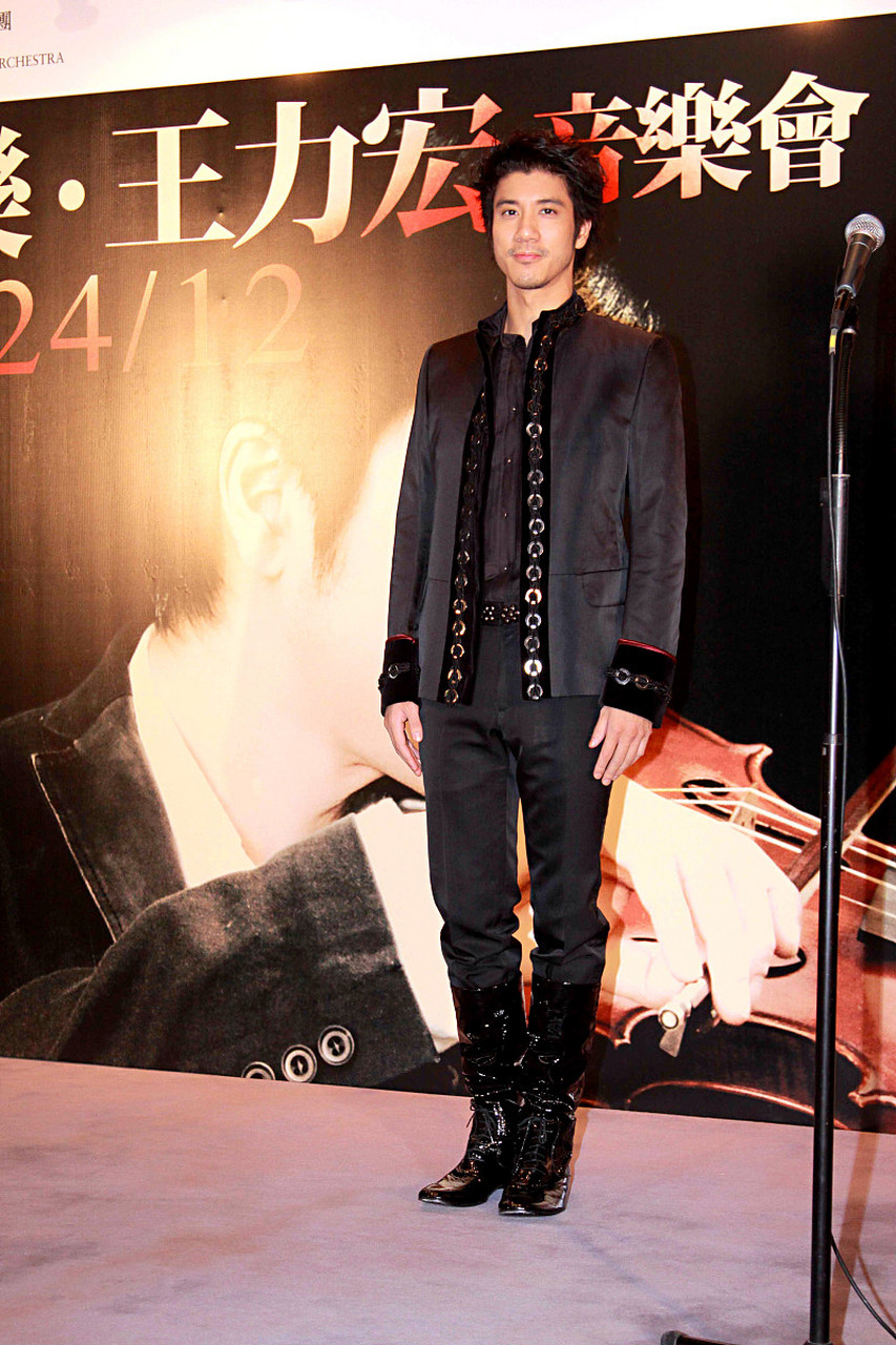 歌手王力宏因疫情取消个人演唱会并宣布捐助的消息.