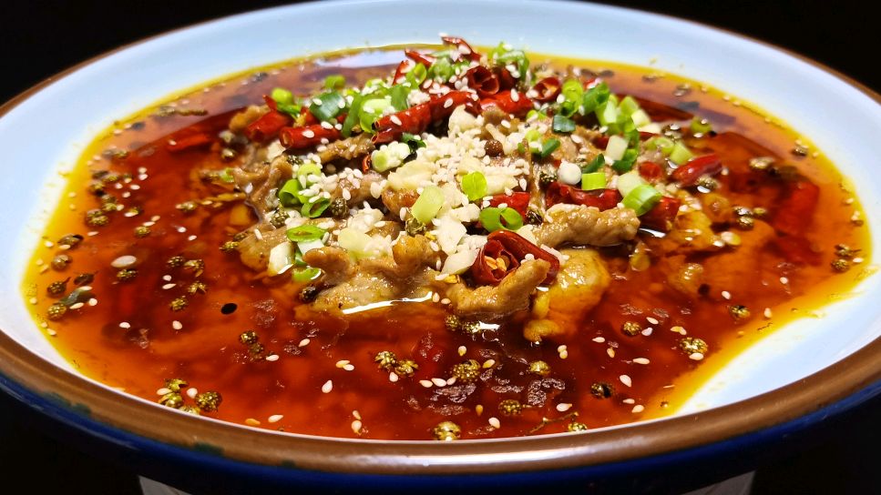 水煮肉片想要好吃有诀窍,从厨15年师傅教你做,肉片滑嫩麻辣鲜香