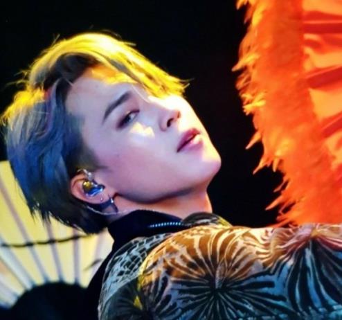 刘宇扇子舞惊艳,而朴智旻狐仙扇舞引40个国家热评!网友:路转粉